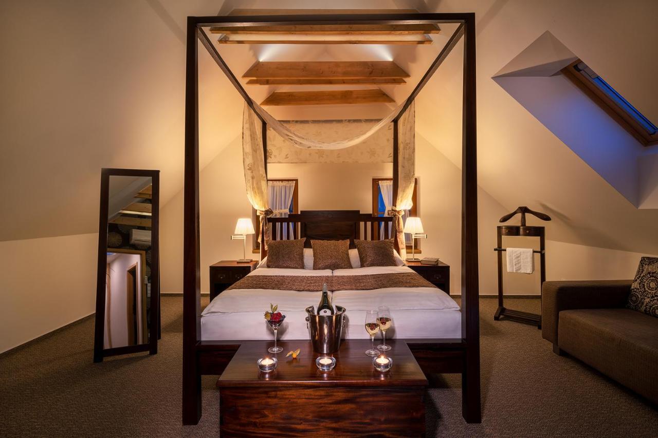 Hotel Bily Jednorozec Třeboň 外观 照片