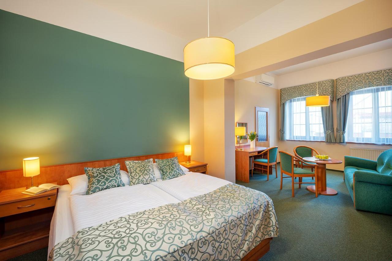 Hotel Bily Jednorozec Třeboň 外观 照片