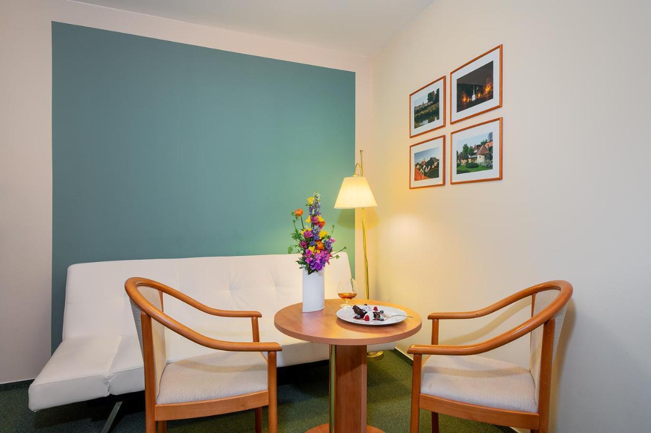 Hotel Bily Jednorozec Třeboň 外观 照片