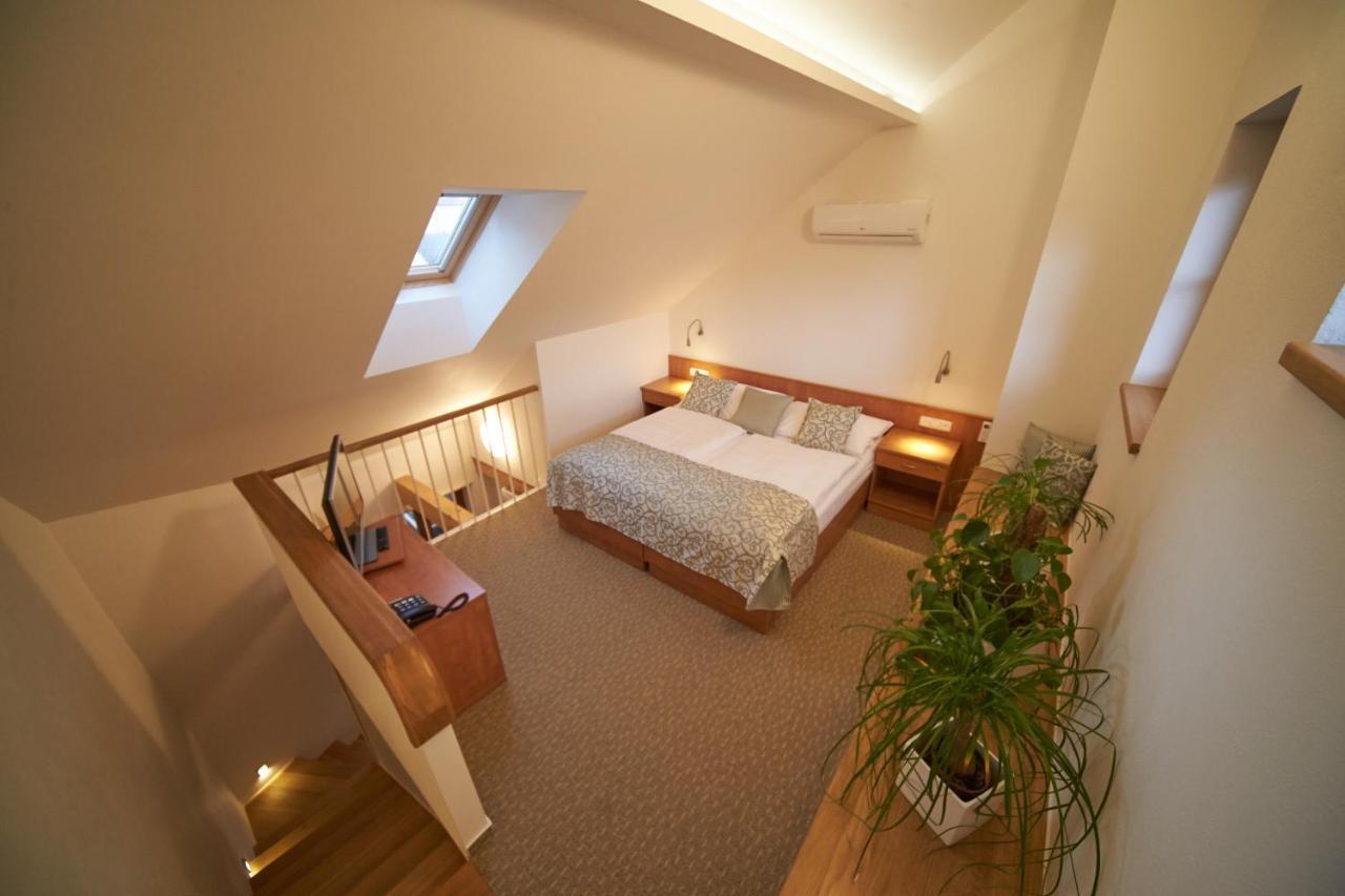 Hotel Bily Jednorozec Třeboň 外观 照片