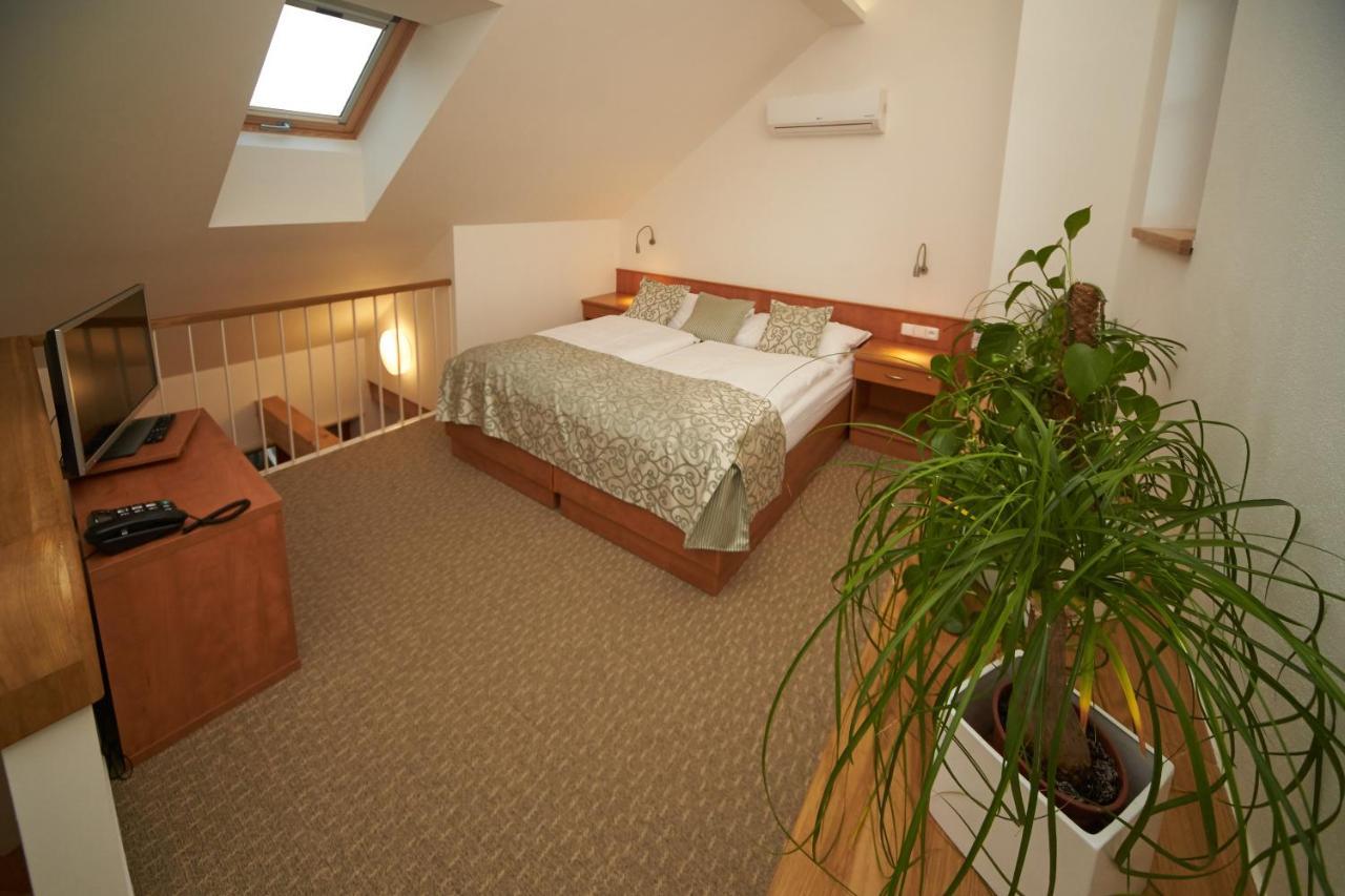 Hotel Bily Jednorozec Třeboň 外观 照片