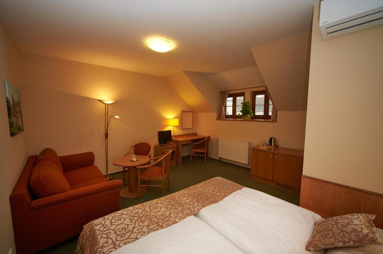 Hotel Bily Jednorozec Třeboň 外观 照片