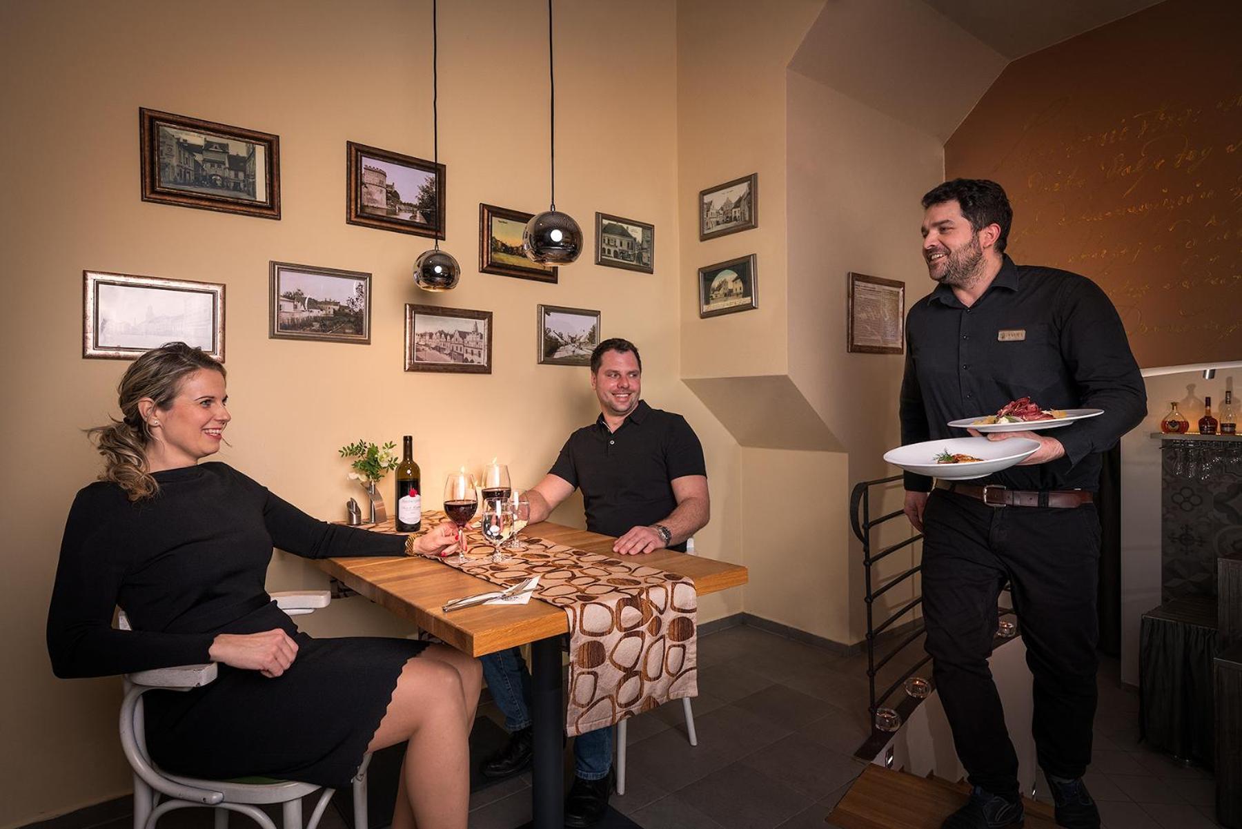 Hotel Bily Jednorozec Třeboň 外观 照片