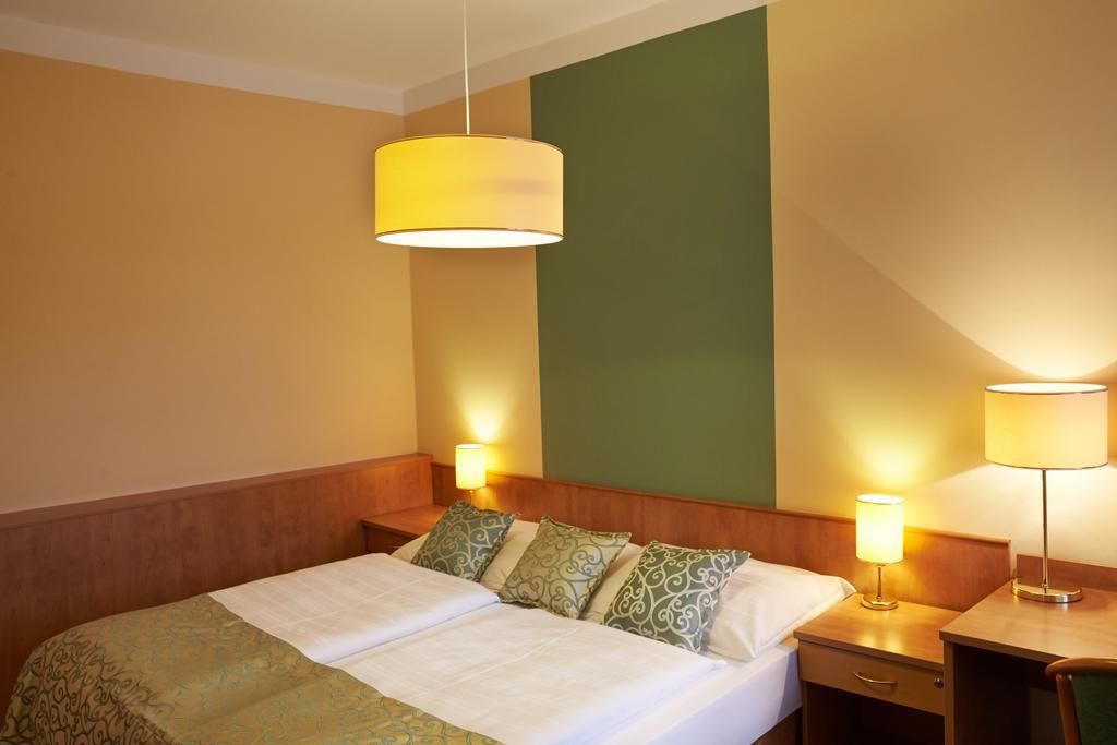 Hotel Bily Jednorozec Třeboň 外观 照片
