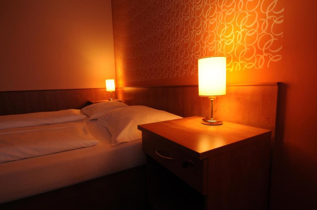 Hotel Bily Jednorozec Třeboň 外观 照片